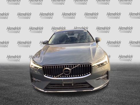 Certified 2022 Volvo XC60 B5 Inscription w/ Climate Package image 3