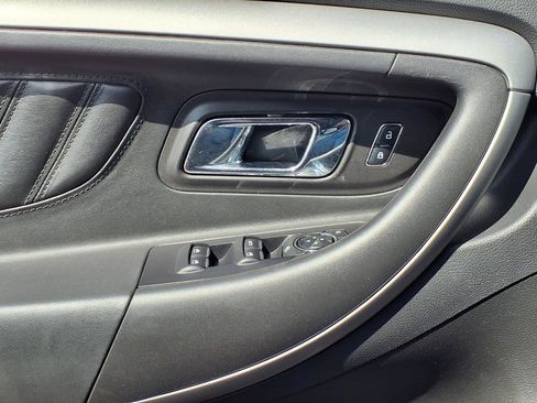 Used 2018 Ford Taurus SEL image 16