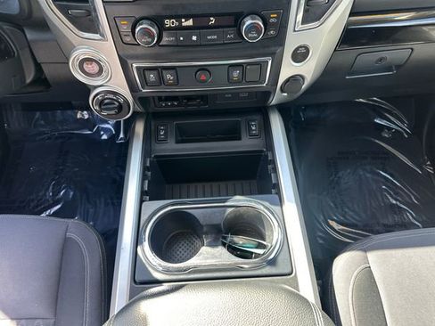 Used 2021 Nissan Titan SV w/ SV Convenience Package image 24