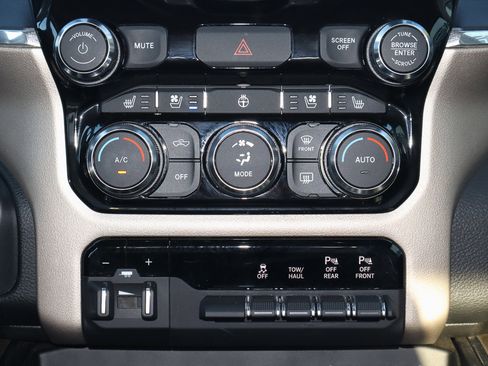 Used 2021 RAM 1500 Laramie image 11