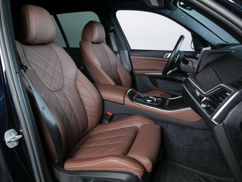 Used 2025 BMW X5 xDrive40i w/ M Sport Package image 11