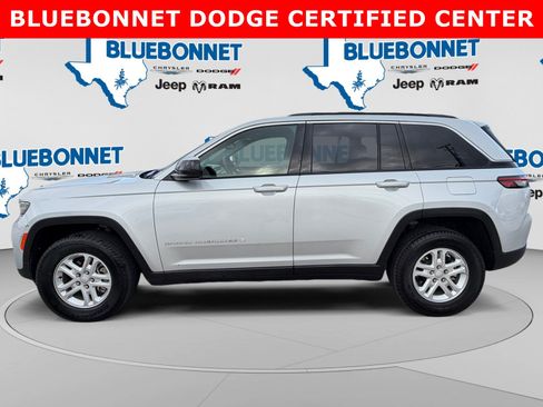 Used 2024 Jeep Grand Cherokee Laredo w/ Luxury Tech Group I RWD image 8