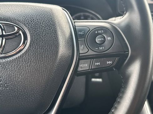 Used 2024 Toyota Venza XLE image 19