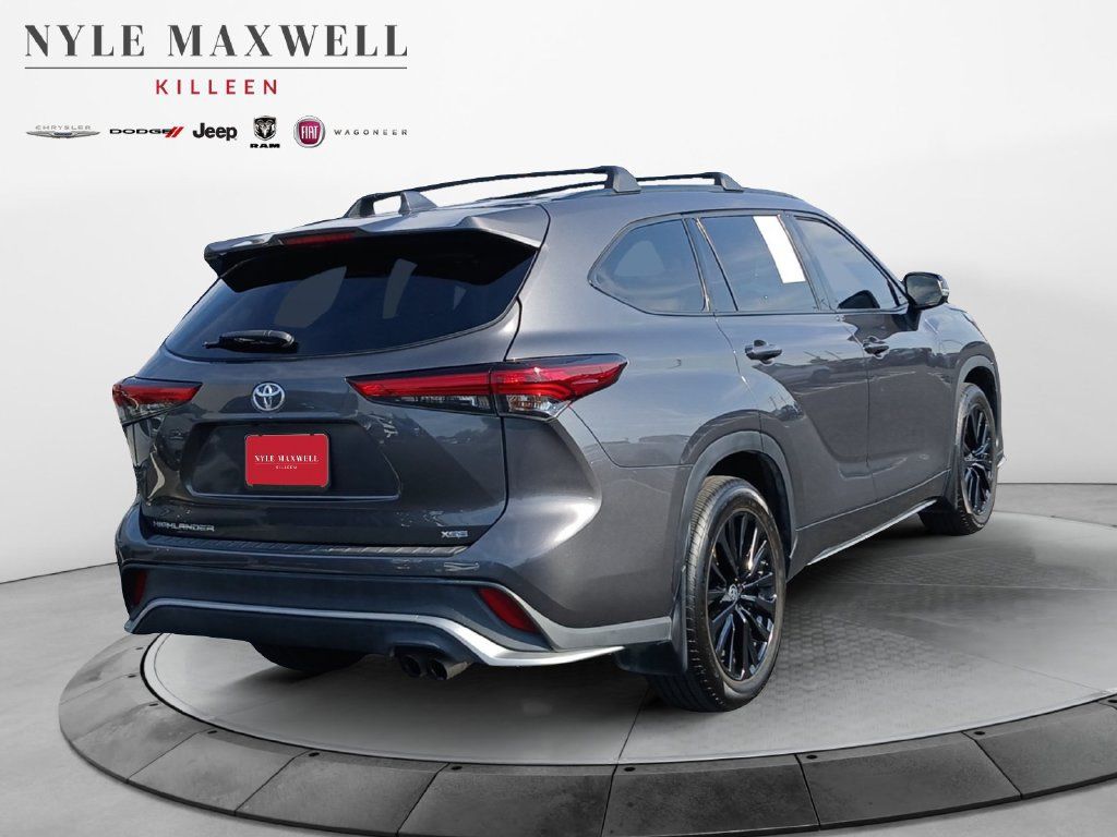 Used 2023 Toyota Highlander XSE FWD image 16