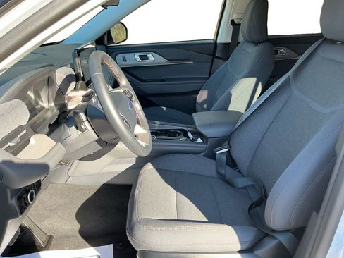 Used 2025 Ford Explorer Active image 9