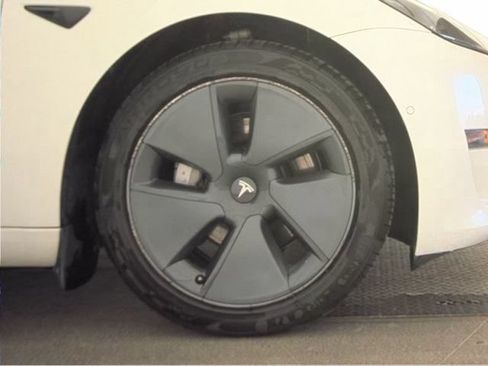 Used 2022 Tesla Model 3 Long Range AWD/4WD image 21