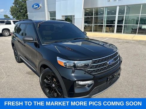 Used 2022 Ford Explorer XLT w/ Equipment Group 202A AWD/4WD image 6