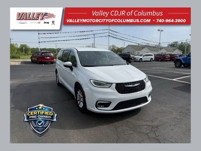 Certified 2023 Chrysler Pacifica Touring-L
