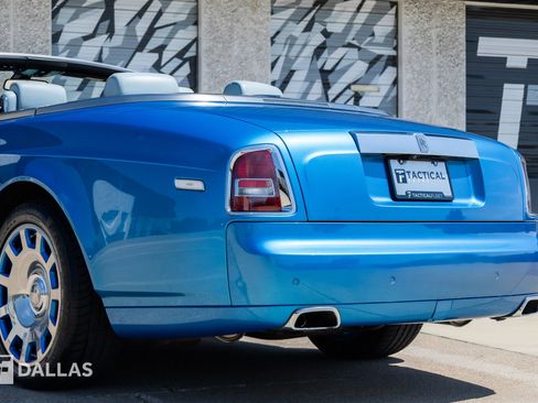 Used 2015 Rolls-Royce Phantom Drophead Coupe RWD image 12