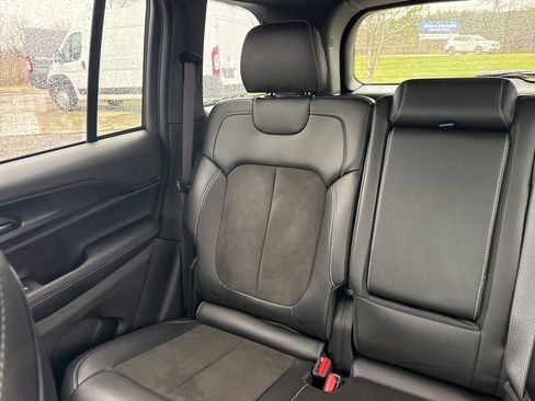 Used 2025 Jeep Grand Cherokee Altitude image 15