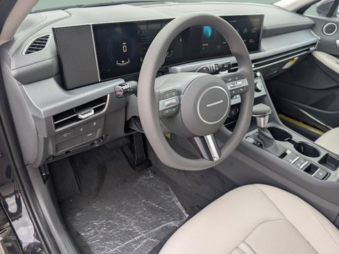 Used 2025 Hyundai Sonata SE FWD image 11