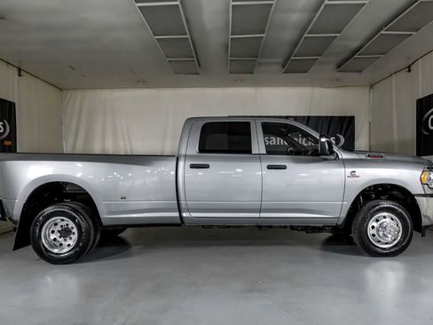 Used 2024 RAM 3500 Tradesman w/ Chrome Appearance Group image 5