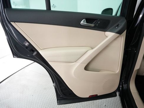 Used 2010 Volkswagen Tiguan SE AWD/4WD image 29