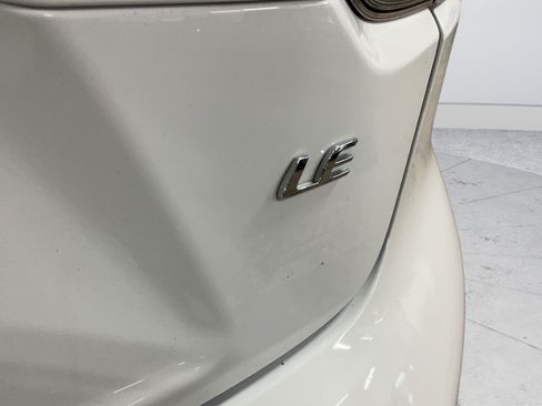 Used 2021 Toyota Corolla LE FWD image 29