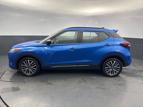 Used 2024 Nissan Kicks SR image 2