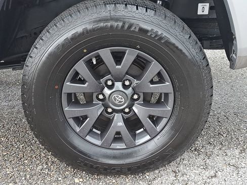 Certified 2020 Toyota Tacoma SR5 image 5