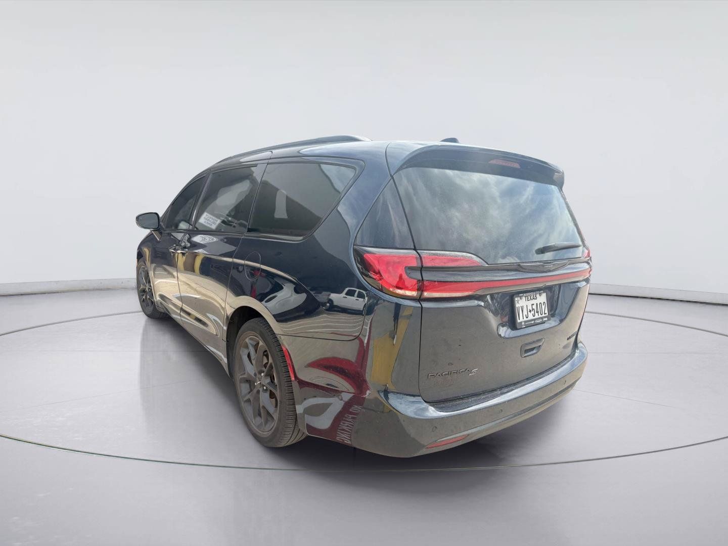 Used 2024 Chrysler Pacifica Limited w/ S Appearance Package FWD image 3
