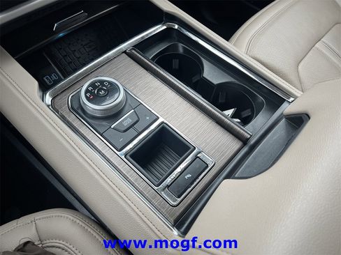 Used 2024 Ford Expedition Limited image 13