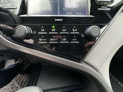 Used 2020 Toyota Camry LE image 18