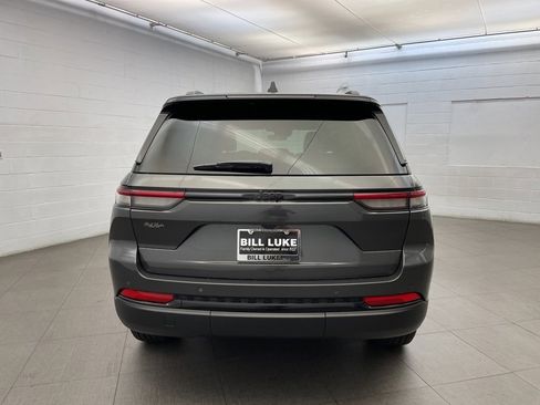 New 2025 Jeep Grand Cherokee Altitude image 4