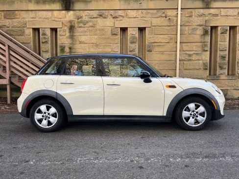 Used 2015 MINI Cooper 4-Door Hardtop image 2