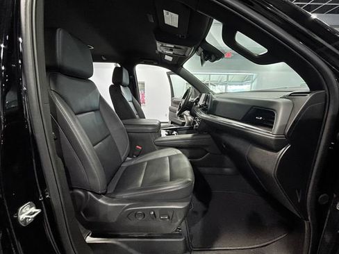 Used 2025 Chevrolet Suburban Z71 AWD/4WD image 13