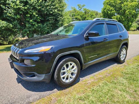 Used 2016 Jeep Cherokee Latitude w/ Cold Weather Group AWD/4WD image 2