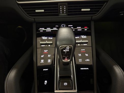 Used 2021 Porsche Cayenne image 14