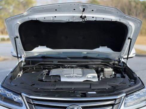 Used 2020 Lexus LX 570 4WD w/ Luxury Package image 51