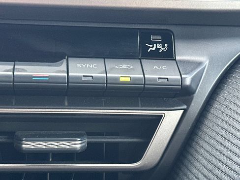 Used 2025 Toyota Camry SE FWD image 29