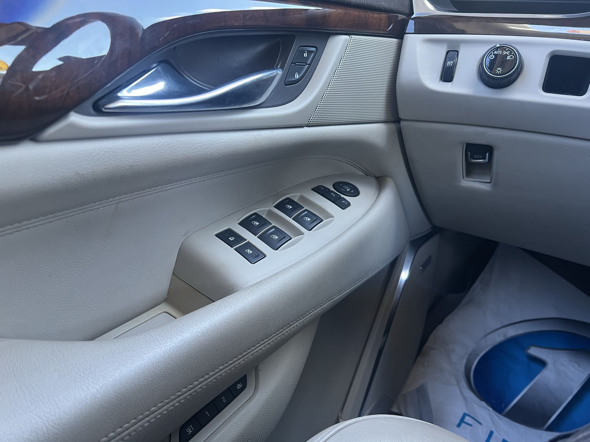 Used 2016 Cadillac Escalade Premium RWD image 24