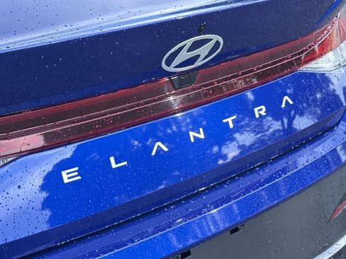 Used 2024 Hyundai Elantra SEL FWD image 10