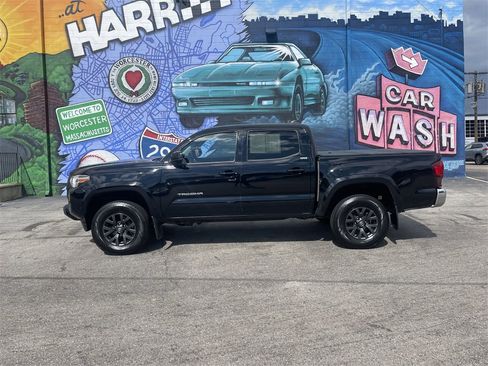 Used 2020 Toyota Tacoma SR5 image 2