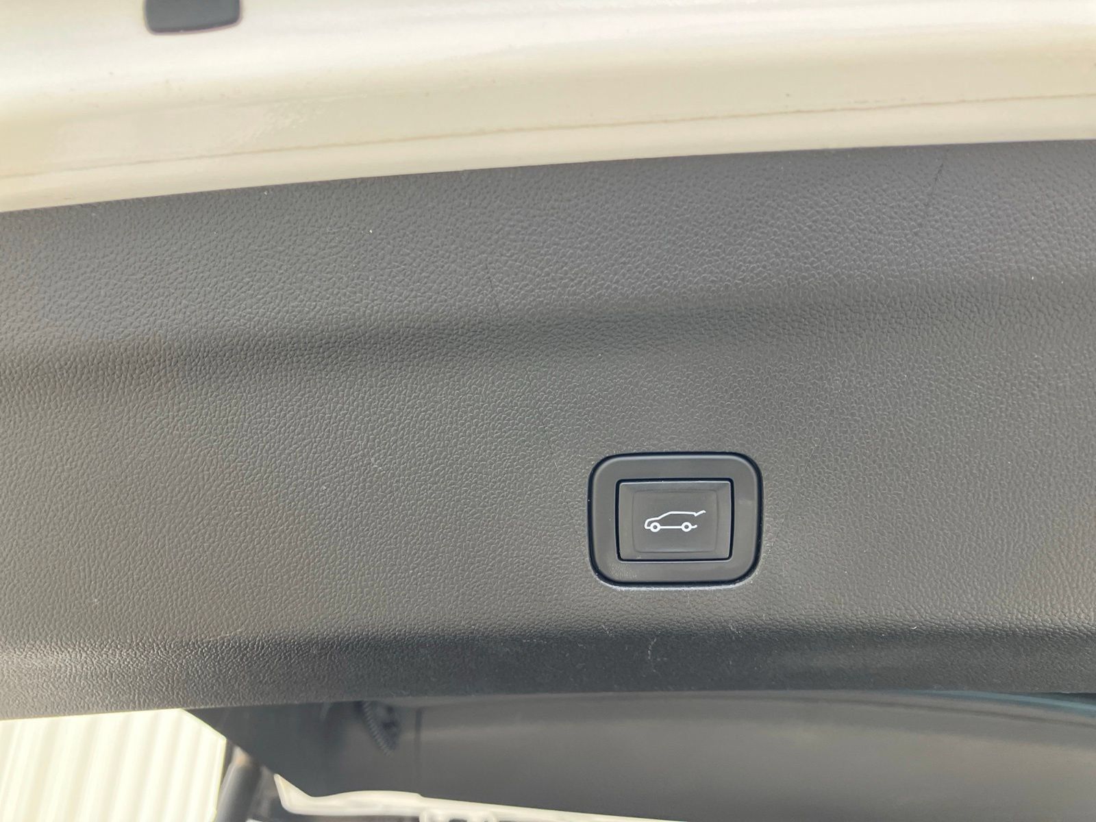 Used 2025 GMC Yukon Denali AWD/4WD image 25