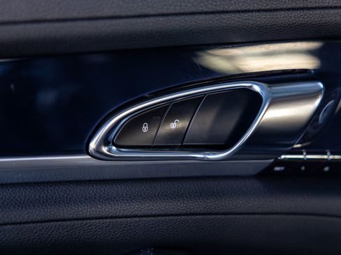 Used 2015 Porsche Panamera image 41