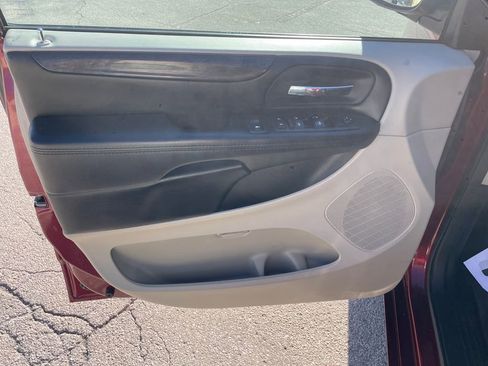 Used 2019 Dodge Grand Caravan SE image 16