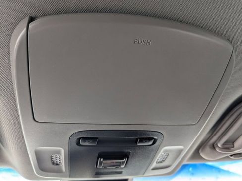 Used 2020 Toyota Camry SE image 11