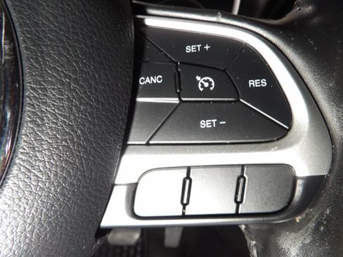 Used 2020 Jeep Compass Latitude FWD image 18