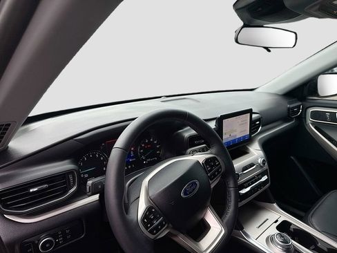 Used 2024 Ford Explorer XLT w/ Equipment Group 202A image 11