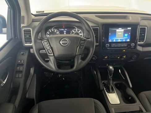 Used 2024 Nissan Frontier SV w/ Technology Package AWD/4WD image 32
