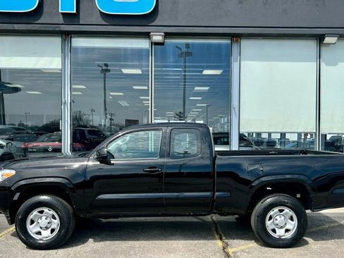 Used 2016 Toyota Tacoma SR image 2
