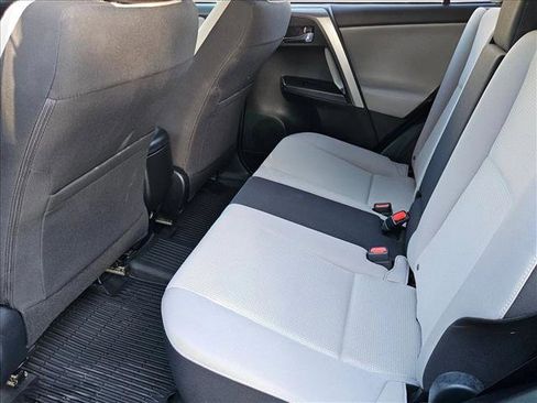 Used 2018 Toyota RAV4 XLE FWD image 18