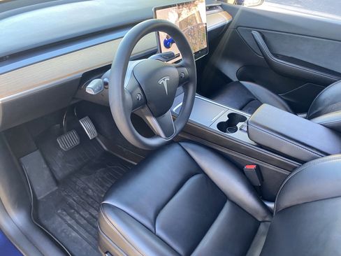 Used 2021 Tesla Model Y Long Range image 17