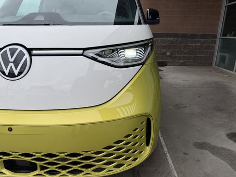 Used 2025 Volkswagen ID. Buzz 1st Edition image 11