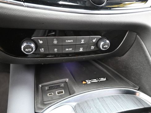 Used 2024 Buick Enclave Premium image 19