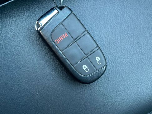 Used 2025 Jeep Compass Trailhawk image 18