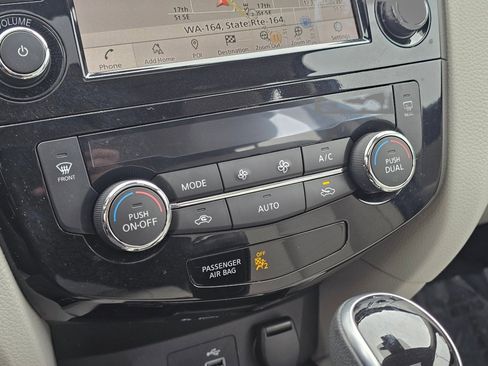 Used 2019 Nissan Rogue Sport SL w/ Premium Package image 9