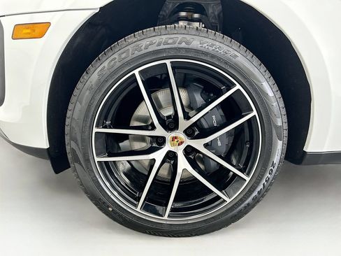 Used 2026 Porsche Macan AWD/4WD image 31