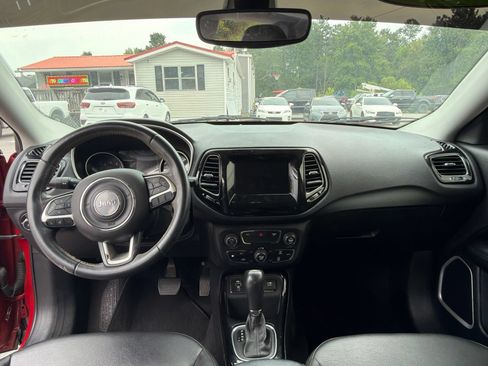 Used 2019 Jeep Compass Latitude FWD image 10