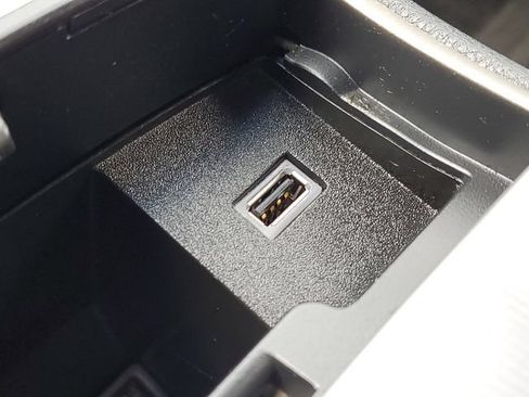 Used 2017 Lincoln MKZ Reserve FWD image 22